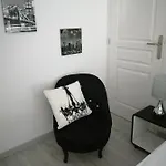 Les Dauphins Apartment *